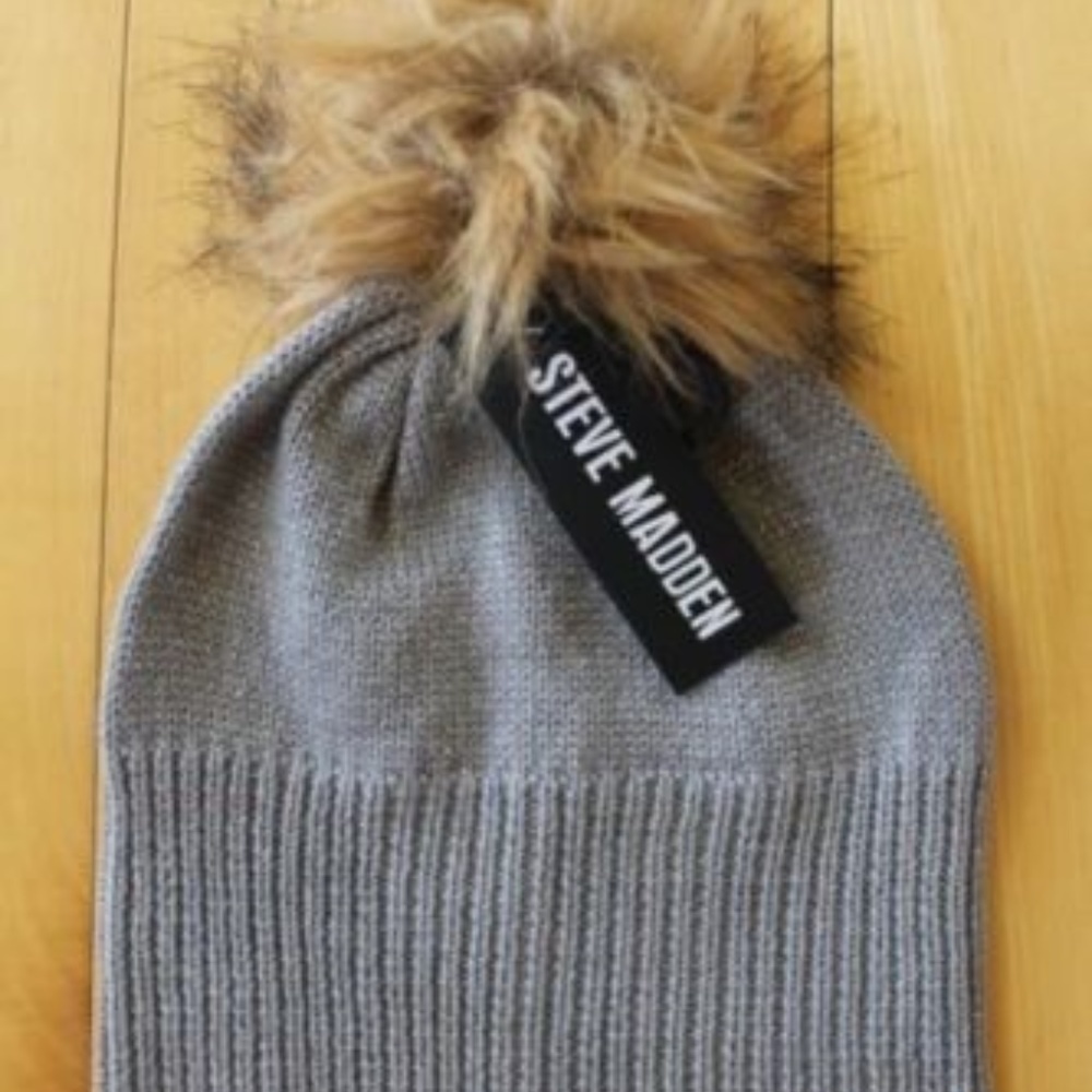 NEW STEVE MADDEN‎ Pom Pom Knit SPARKLE Beanie Hat